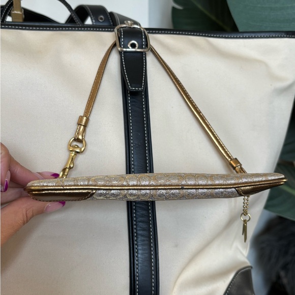 🌟⭐️✨VTG COACH Special Edition Signature Lurex Wristlet✨⭐️🌟 - Picture 5 of 12